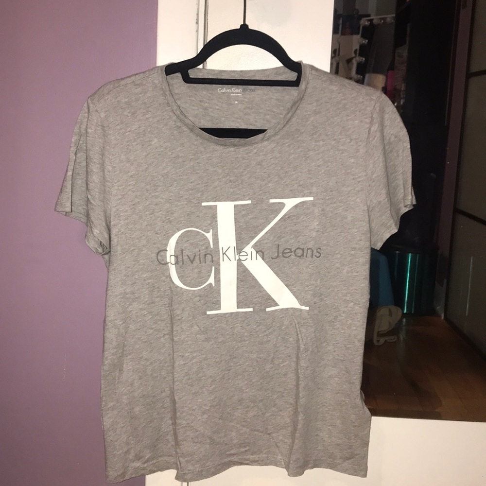 CALVIN KLEIN JEANS BRAND TEE🌻🕊